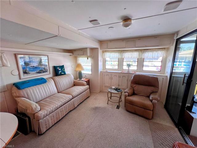 58  Gresham  LN, NORTH FORT MYERS, FL 33903