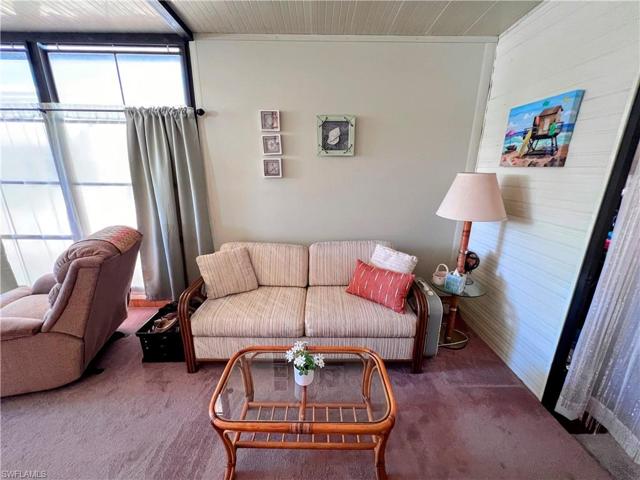 58  Gresham  LN, NORTH FORT MYERS, FL 33903