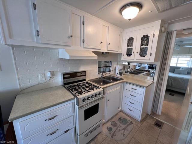 58  Gresham  LN, NORTH FORT MYERS, FL 33903
