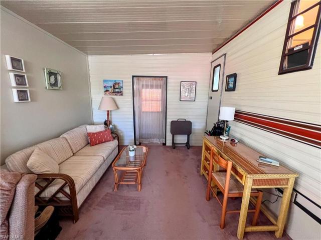 58  Gresham  LN, NORTH FORT MYERS, FL 33903