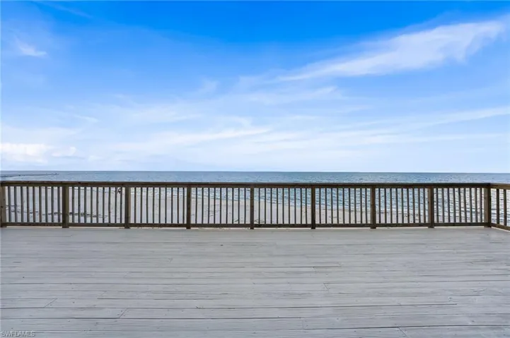 Wooden terrace with a Gulf view