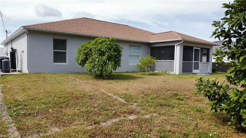 3025 Ne 6th Pl, Cape Coral, Florida 33909