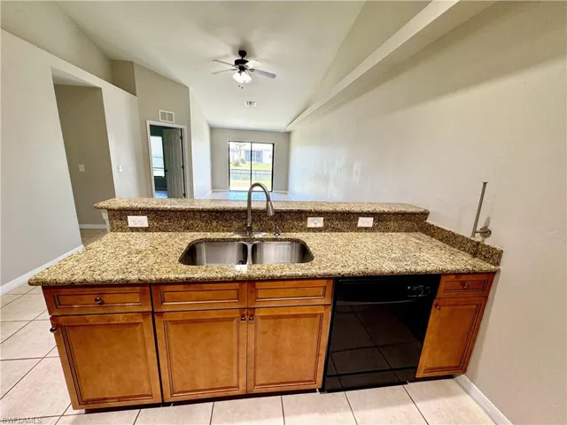 704 Se 6th Ter, Cape Coral, Florida 33990