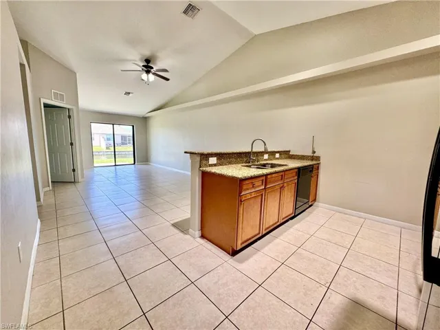 704 Se 6th Ter, Cape Coral, Florida 33990