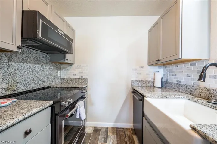 Kitchen stainless appliances