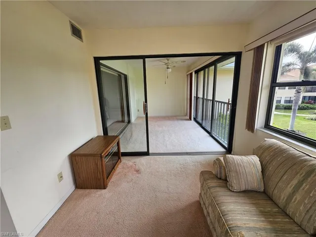 Sunroom / solarium featuring ceiling fan