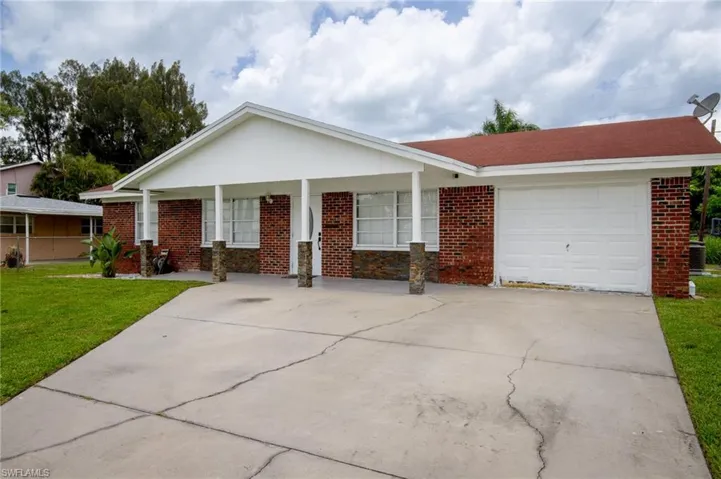 321 E El Paso  AVE, Clewiston, FL 33440