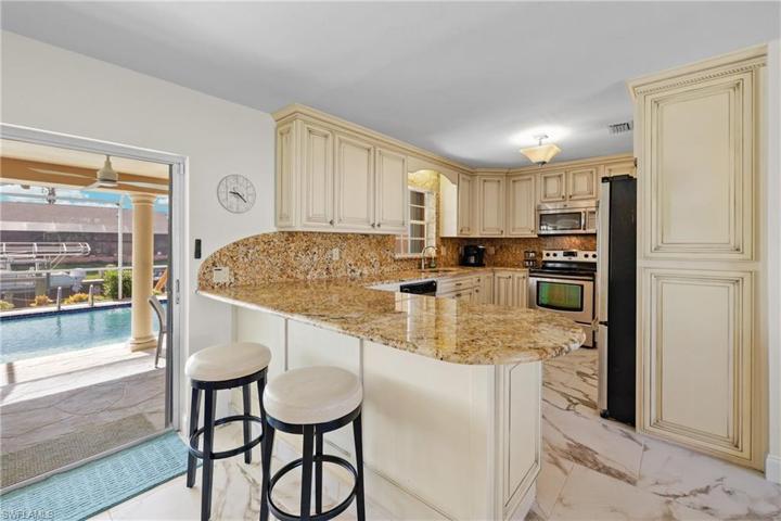 sliders off family room and kitchen