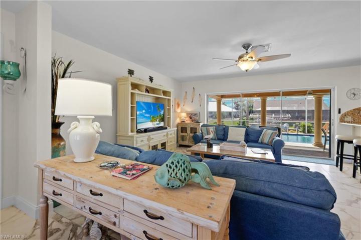 Open to dining and kitchen