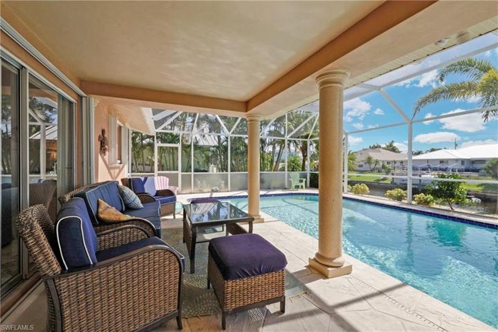 Large lanai under truss