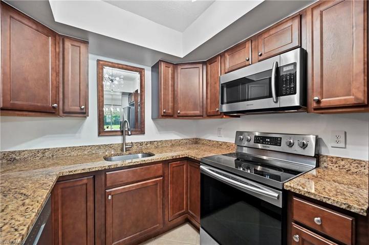 Big Modern Kitchen with wood cabinets