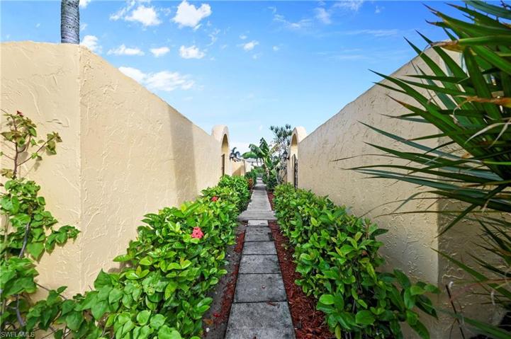 Walk way private