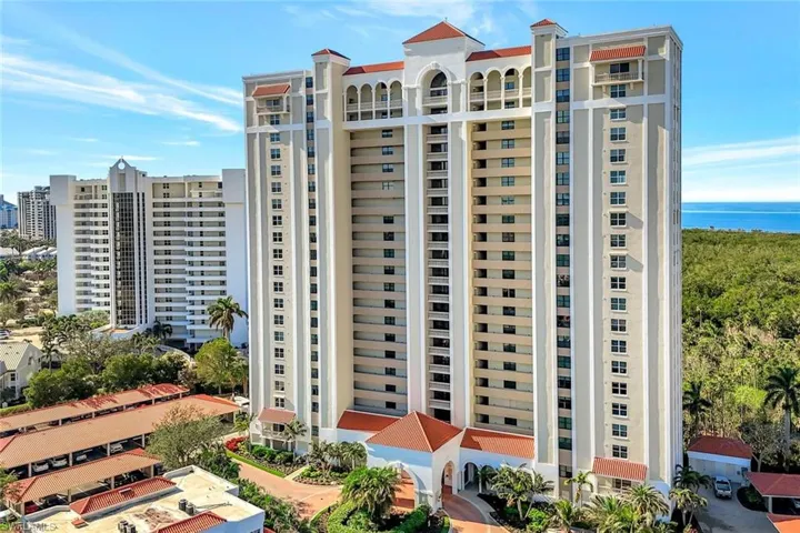 View of apartment building / complex