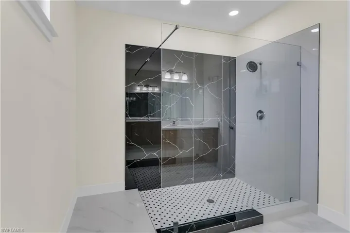 Bathroom featuring tiled shower
