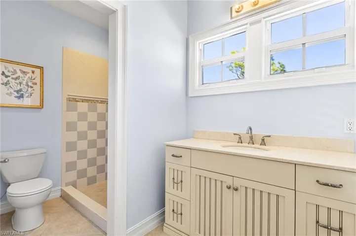 2nd ensuite bathroom offers a walk in shower.