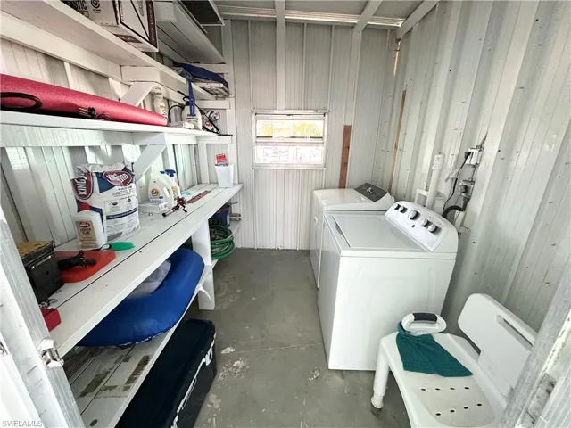 Laundry & storage in lanai