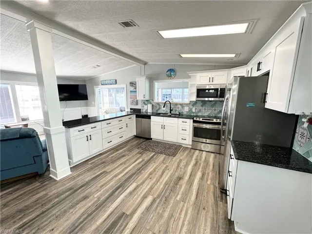 Huge kitchen, excellent for entertaining