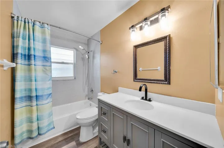 Guest Full Bathroom