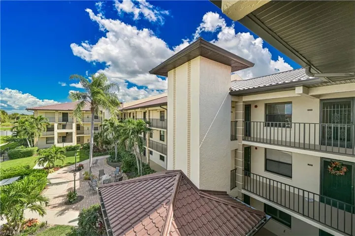 View of apartment building / complex