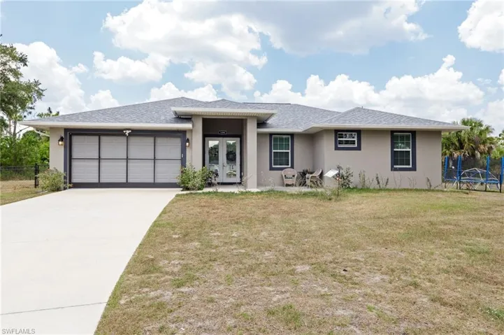 View of front facade with a garage and a front yard