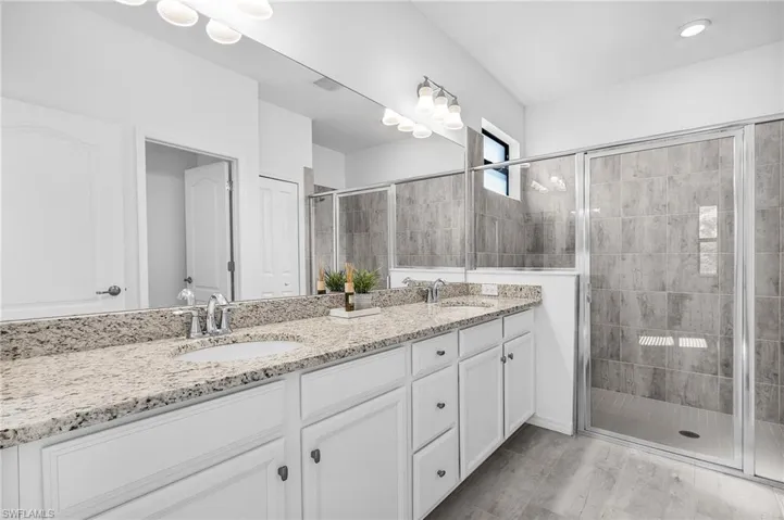 Primare bath with dual sinks and large walk in shower