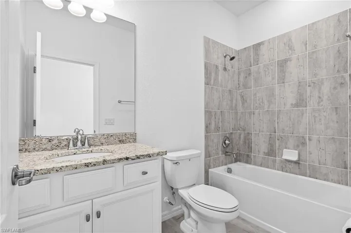 Ensuite Guest bathroom with toilet, vanity, shower / tub