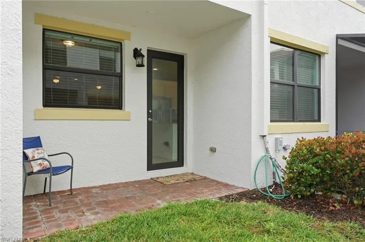Doorway to property featuring a patio and stucco siding