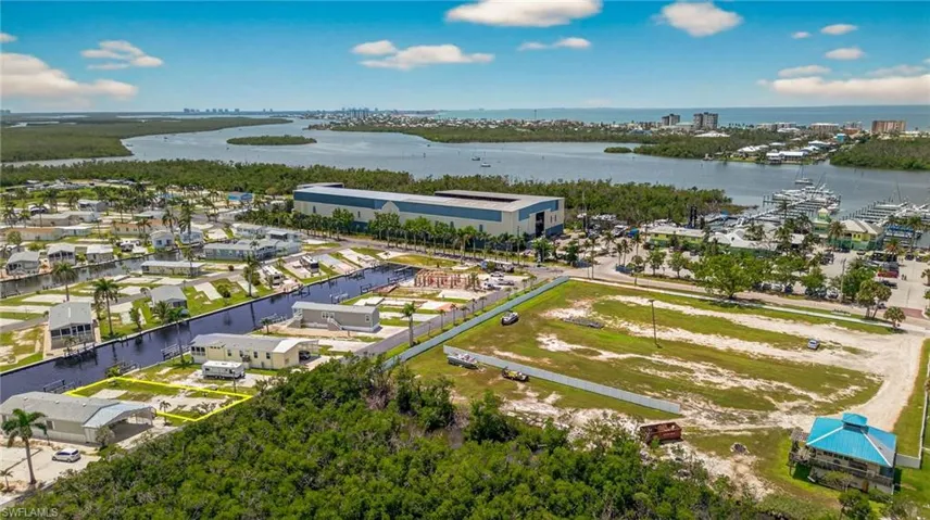 8 Galleon Way, Fort Myers Beach, Florida 33931