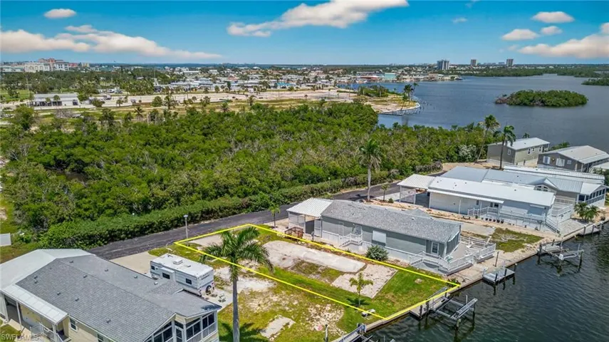 8 Galleon Way, Fort Myers Beach, Florida 33931