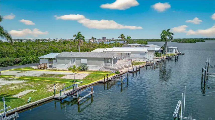 8 Galleon Way, Fort Myers Beach, Florida 33931