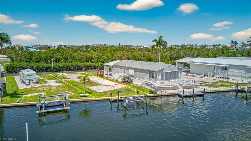 8 Galleon Way, Fort Myers Beach, Florida 33931