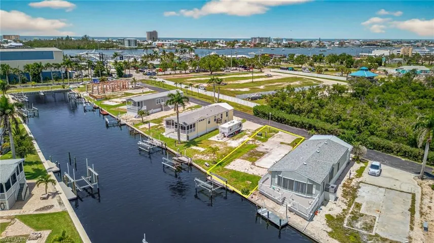 8 Galleon Way, Fort Myers Beach, Florida 33931