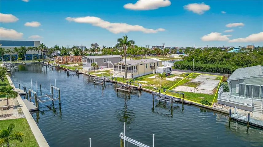 8 Galleon Way, Fort Myers Beach, Florida 33931