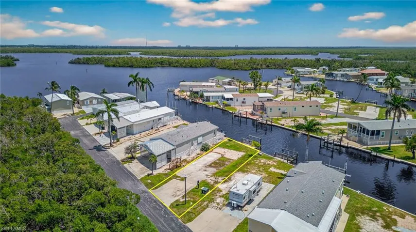 8 Galleon Way, Fort Myers Beach, Florida 33931