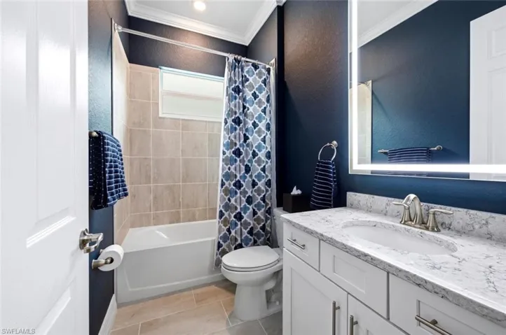 15116 Blue Bay Cir, Estero, Florida 33913