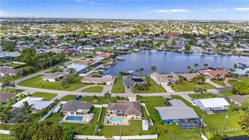 3913 Se 1st Pl, Cape Coral, Florida 33904