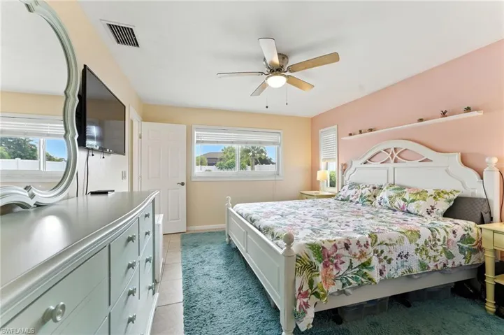 3913 Se 1st Pl, Cape Coral, Florida 33904