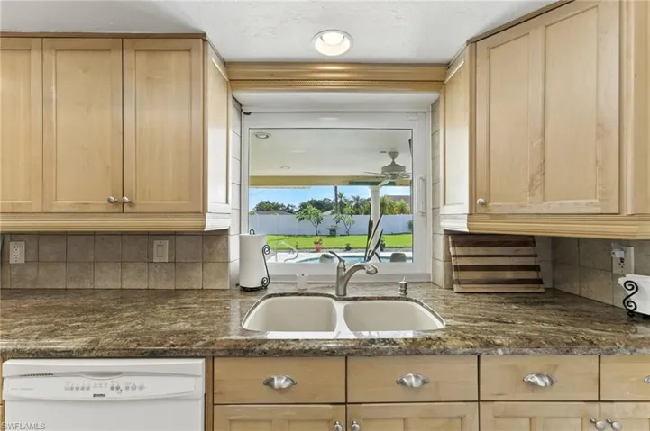 3913 Se 1st Pl, Cape Coral, Florida 33904