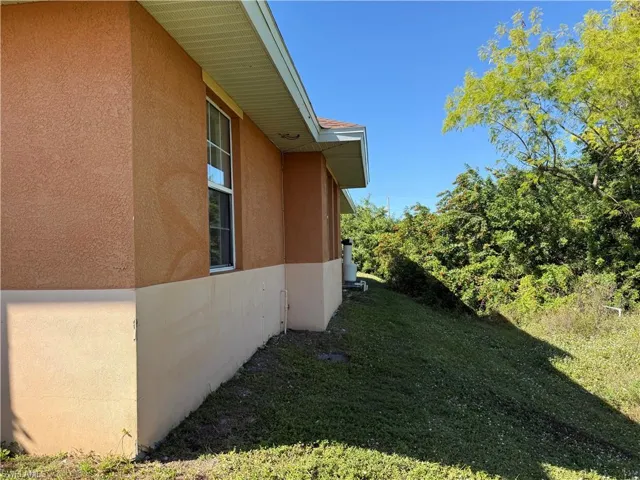 633  Alabama S RD, Lehigh Acres, FL 33974