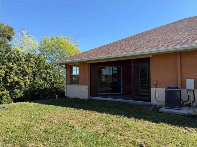 633  Alabama S RD, Lehigh Acres, FL 33974