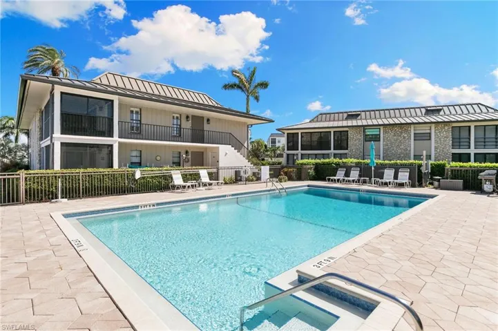 Paver pool deck, well maintained complex