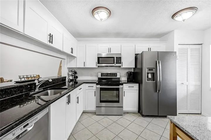 5682  Woodmere Lake  CIR, Naples, FL 34112