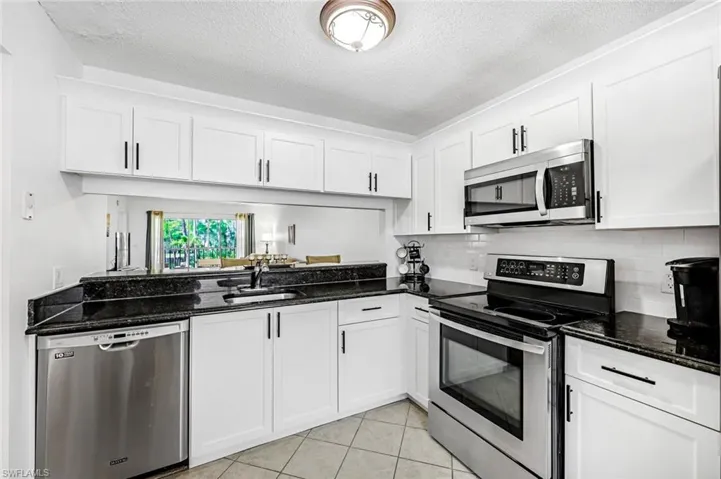 5682  Woodmere Lake  CIR, Naples, FL 34112