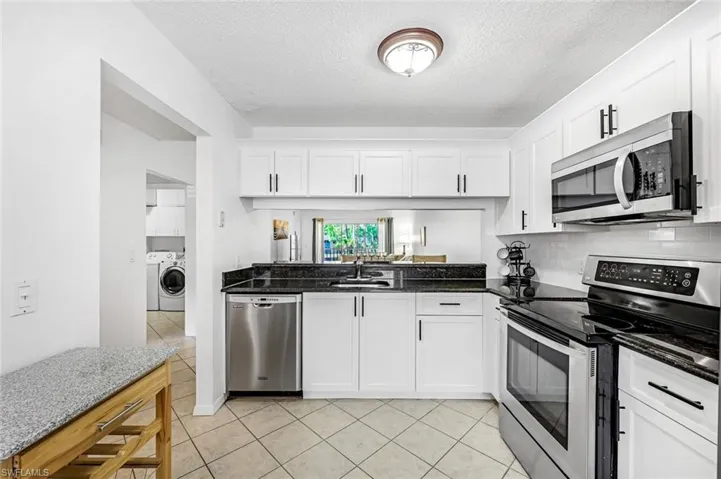 kitchen with breakfast room