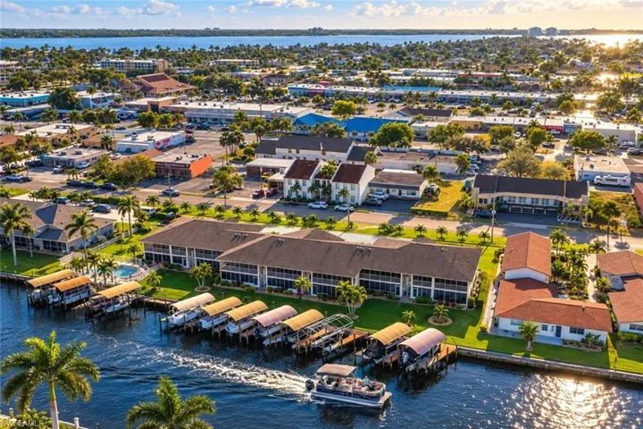 1317 Se 46th Ln 104, Cape Coral, Florida 33904