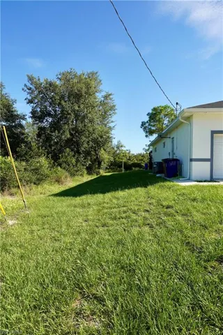 View of grassy yard