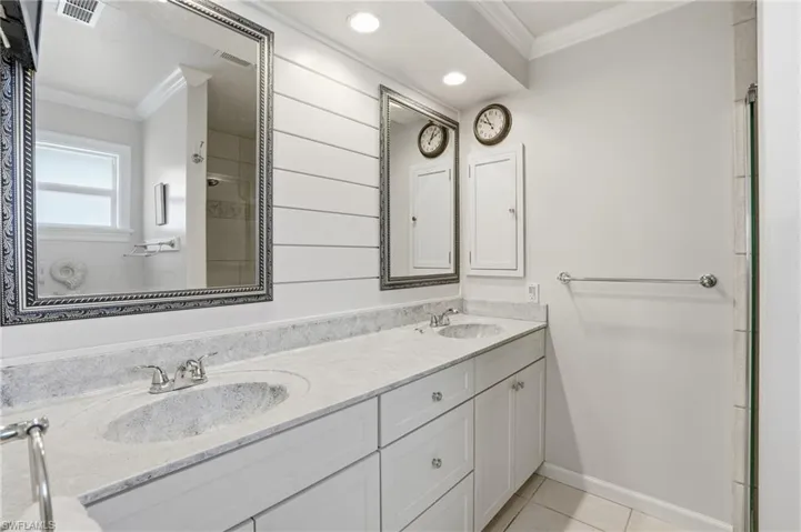 2500  10th N ST, Naples, FL 34103