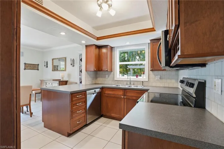 2500  10th N ST, Naples, FL 34103
