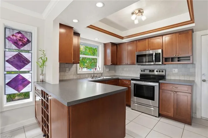 2500  10th N ST, Naples, FL 34103