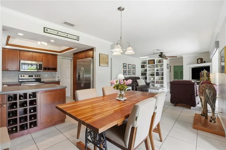 2500  10th N ST, Naples, FL 34103